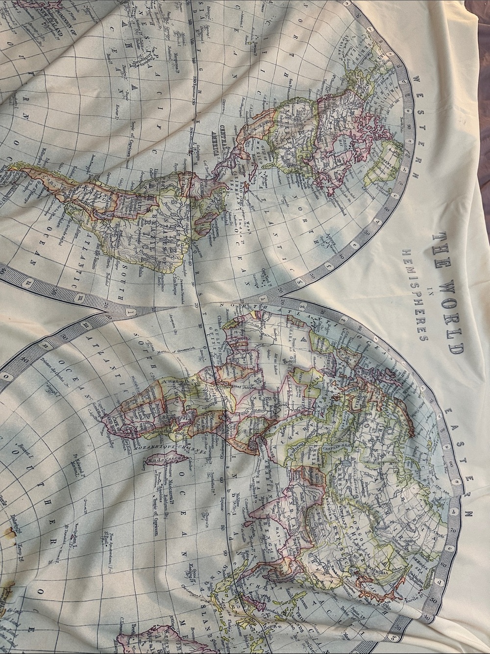 World Map Tapestry - URBAN OUTFITERS